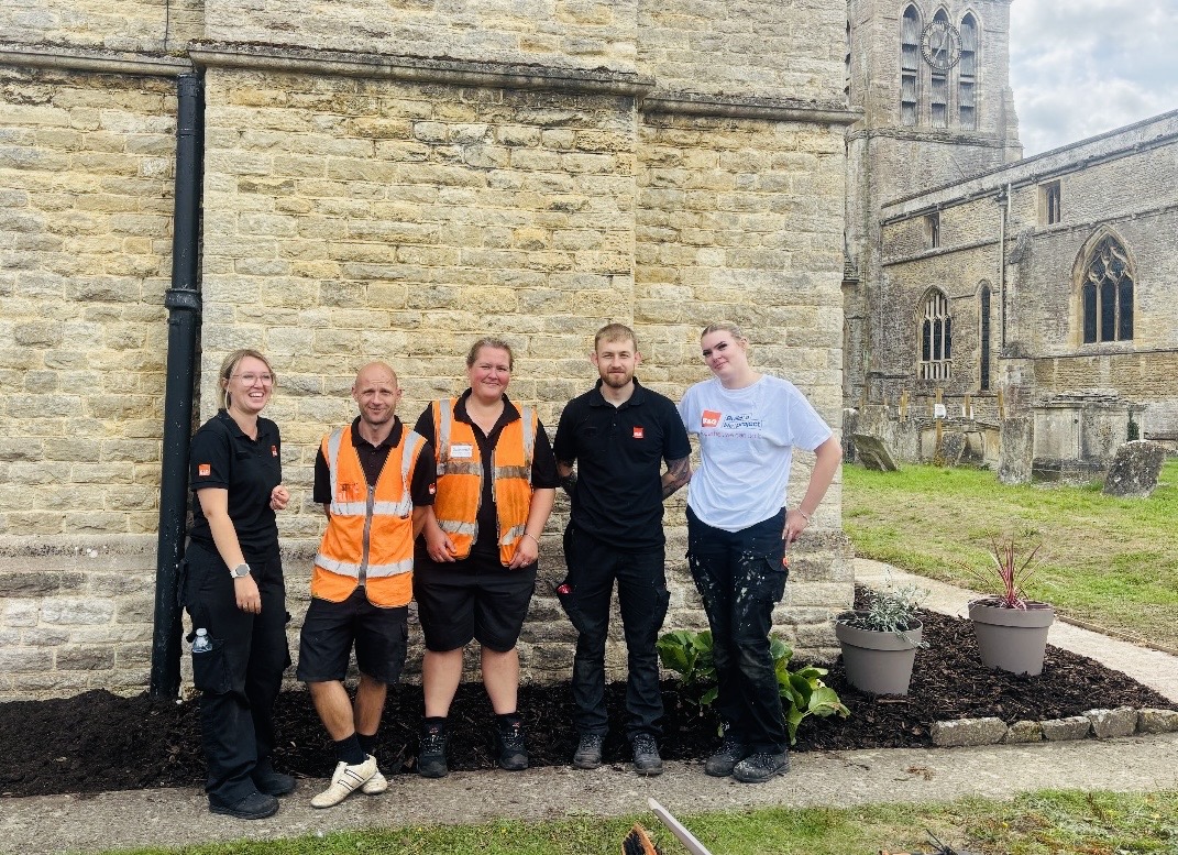 B&Q Team bring welcome improvement to front gardens of Station Lane Almshouses.